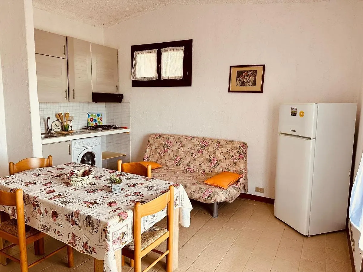 Tatil Evi Oleandro, Rena Majore