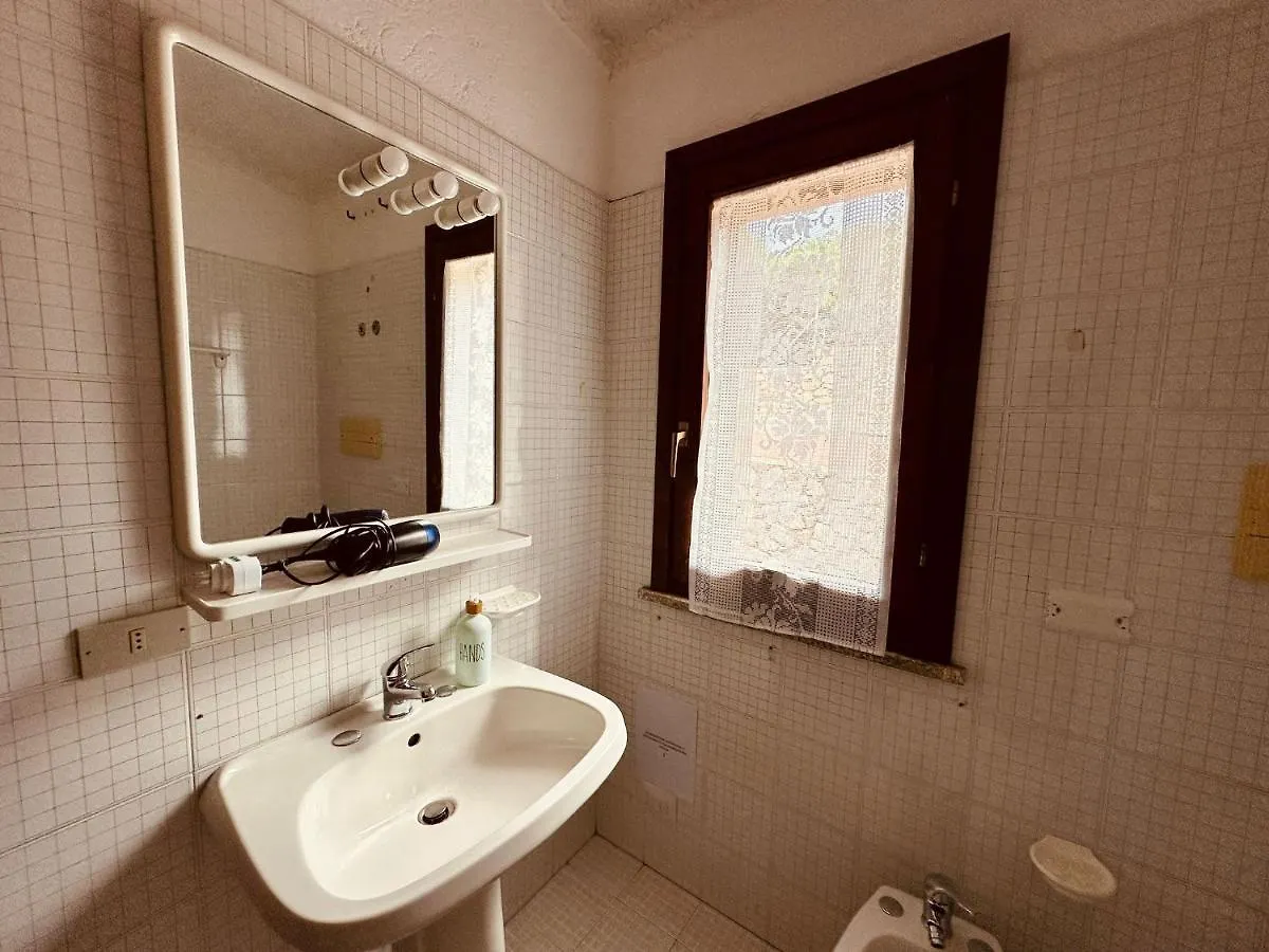 Oleandro, Rena Majore Tatil Evi