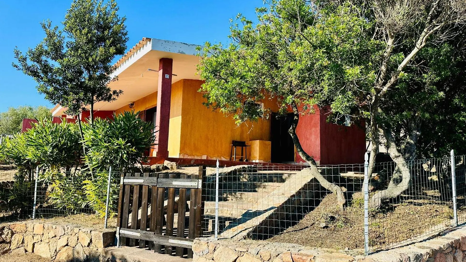 Oleandro, Rena Majore Tatil Evi